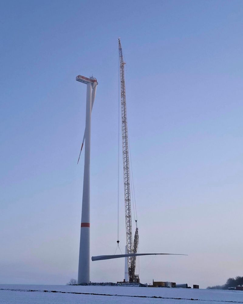 Spitze Warte Repowering – Rotorblattmontage im Winter